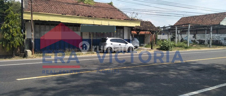 Shophouse + House + Land for Sale on Sukomoro National Road, Nganjuk 1