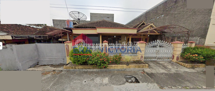 Rumah + Ruko Bangunan Terawat Dijual di Jalan Utama Ngawi 1