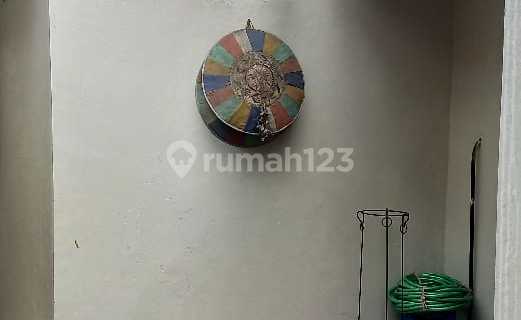 Rumah 1 Lantai di Arcamanik, Bandung.dijual Rumah di Wilayah yang Nyaman dengan Pemandangan Lokasi di Pusat Kota. Properti 1 Lantai Ini Berada di Lingkungan yang Mudah Dijangkau.spesifikasinya Adalah Sebagai Berikut: - Kamar Tidur: 5 - Kamar Mandi: 2 - Se 1