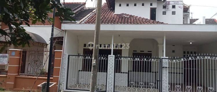 Rumah 2 Lantai Legalitas Shm Kondisi Bagus 1