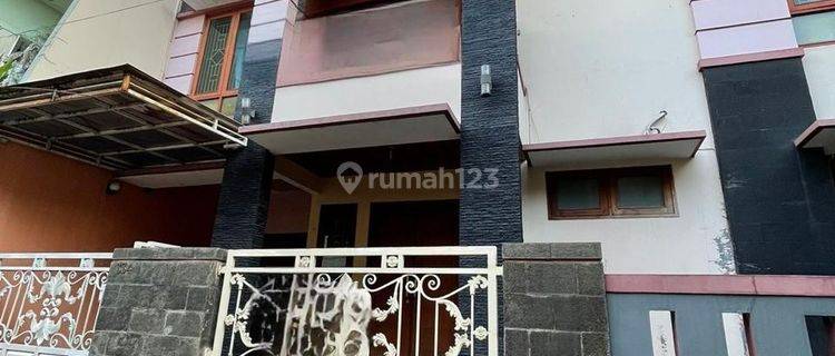 Rumah 3 Lantai Semi Furnished SHM di Jl. Delima, Bekasi 1