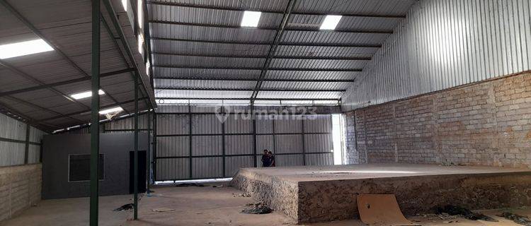 LARGE WAREHOUSE FOR RENT ON CARGO ROAD 1