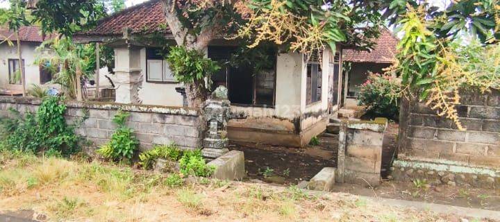 For Sale Cheap House Strategic Location View Delod Brawah Beach 1