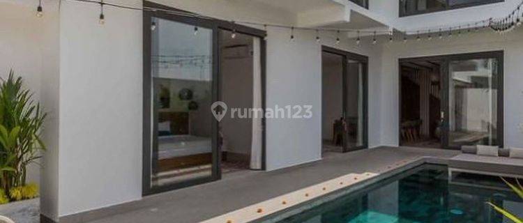 Rumah 2 Lantai Baru Furnished di Jalan Bumbak Umalas, Badung 1