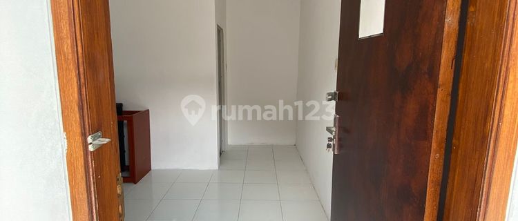 For Sale: House & Boarding House, Strategic Location in Front of University, Move-in Ready, Flood-Free. 1