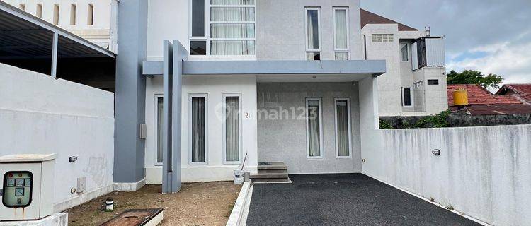 Rumah Modern 2 Lantai Di Kompleks Perumahan One Gate System Di Renon 1