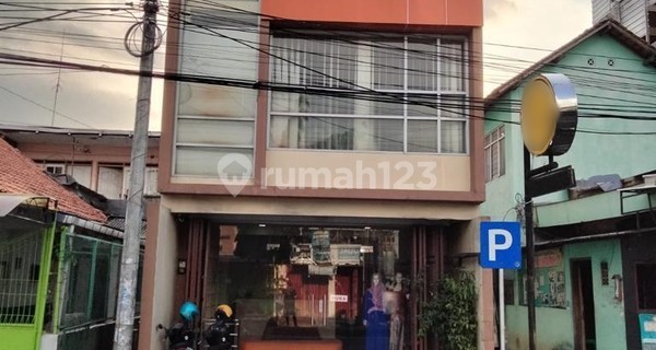 3-Story Shophouse on Gejayan Street, Selman, Yogyakarta 1