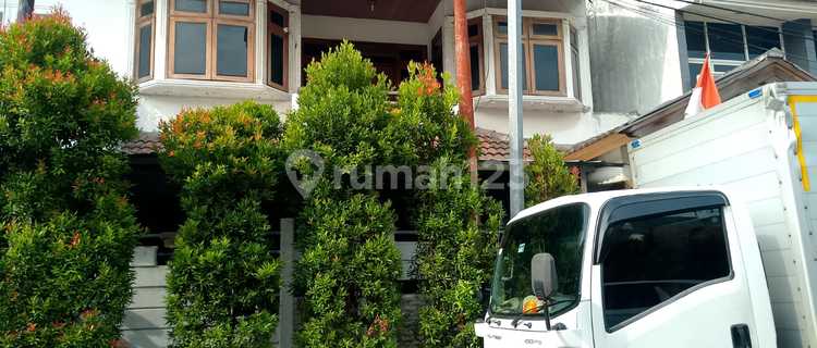 Old 2-Storey House in Villa Kelapa Dua Residential Complex, Kebon Jeruk, West Jakarta 1
