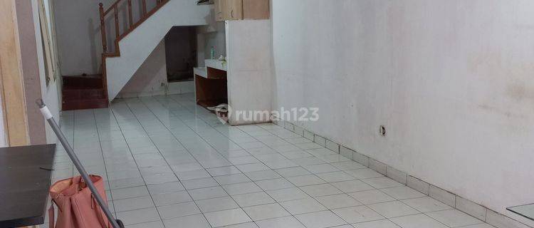 Rumah 1½ lantai bebas banjir. SHM. Sudah Renovasi 1