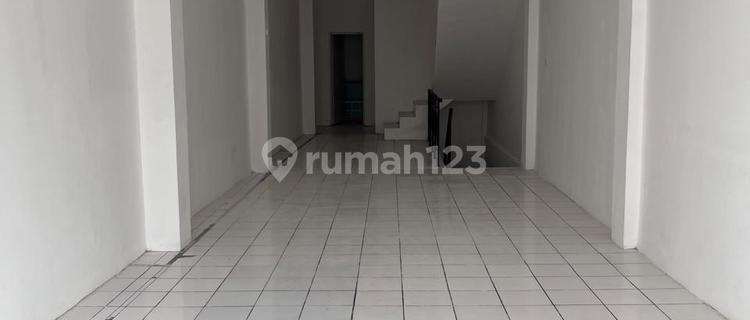 3-Story Shop House for Rent, Strategic Location on Tebet Raya 1