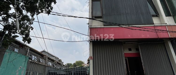 4-Story Strategic Shop House for Sale 1