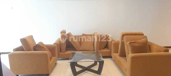 Sewa Apartemen Taman Anggrek Condominium 2BR type Corner Hoek 1