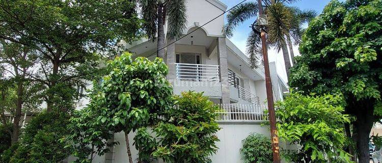 Rumah Mewah Dengan Attic Room di Semanan, Jakarta Barat 1