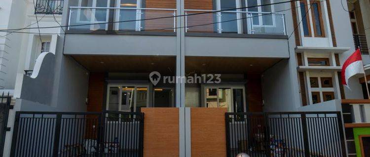 Dijual Rumah Kembar Gading, Kakak Adik Wajib Tinggal Sebelahan 1