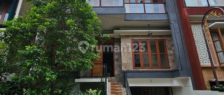 Elite 4-Story House in the Cirendeu Cluster 1