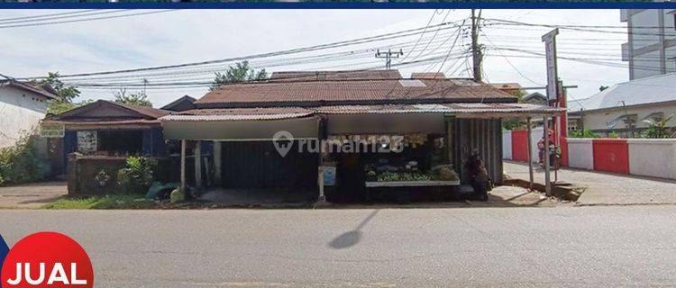 Rumah tepi jalan Kom Yos Sudarso dekat area pasar tradisional 1