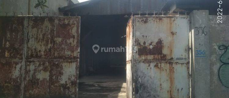 Gudang Butuh Renovasi di Raya Demak Lokasi Nol Jalan Raya 1