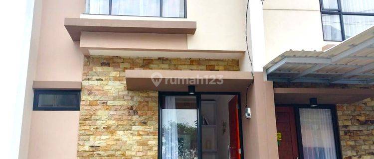 JUAL CEPAT RUMAH CANTIK 2 LANTAI HARGA MENARIK 1