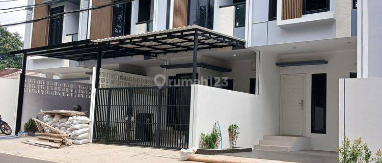 Rumah  Cluster Mewah Nan Cantik 2 Lantai Di Kemayoran Jakarta Pusat 1