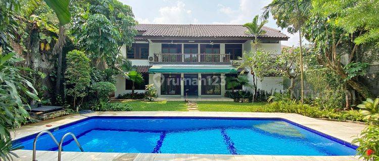 Rumah Asri Dengan Kolam Renang Di Area Kemang 1