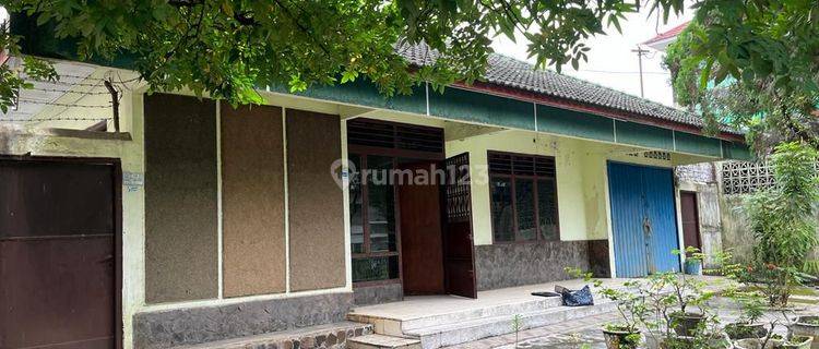 Rumah Gedong Besar Halaman Parkir Luas Strategis Hunian Usaha 1