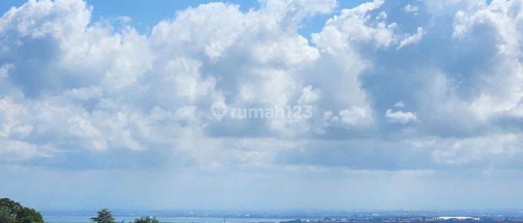 Tanah pinggit tebing dengan view bandara dan laut di pantai jimbaran bali 1