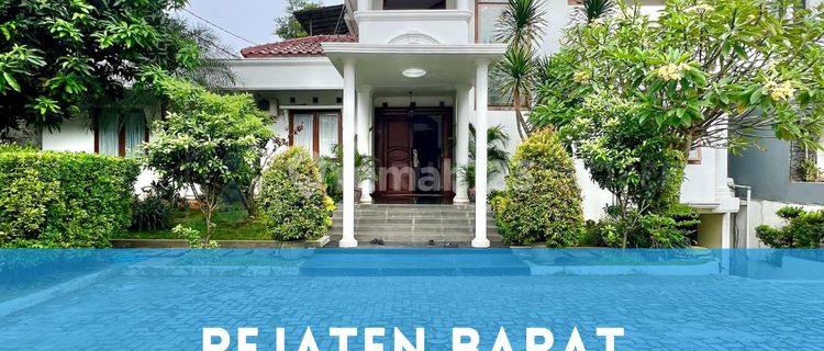 Nice House in Private Cluster Pool Basement Pejaten Barat 1