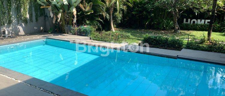 4BR LUXURIOUS VILLA WITH PRIVATE ACCESS NEAR SANUR 1