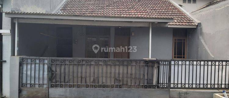 Rumah Unfurnished SHM di Taman Narogong Indah , Bekasi 1