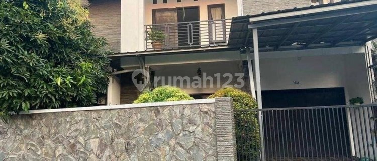 Dijual Rumah Bagus, Luas, Terawat Full Furnish di Jatiwaringin 1