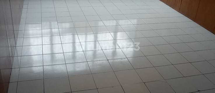 For Sale 3.5-Story Shop House. Land Area 72 M², Building Area 186 M², South Map, Kalideres, West Jakarta 1