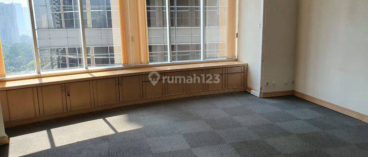 For Rent Disewakan Perkantoran Menara Sudirman Terenovasi 218 m2 HGB Senayan, Jakarta Pusat Dekat MRT KRL Bus Transjakarta Mall Lantai Rendah 1