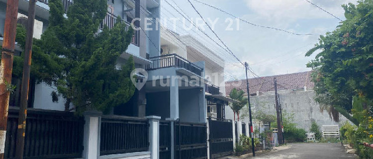 Beautiful 2-Story House Near Pondok Kelapa Premier School 1