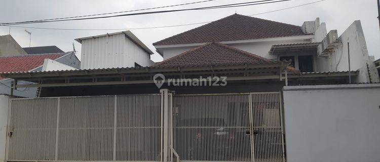 Murah Strategis Di Jual Rumah 2 Lantai Bagus SHM di Manyar Tompotika, Surabaya 1