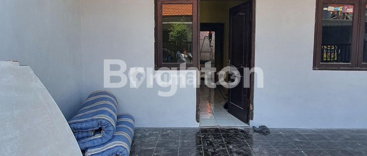 House in Rungkut Barata, strategic location and easily accessible. Close to Berbek Industrial Area. Near Merr. Near UPN. 1