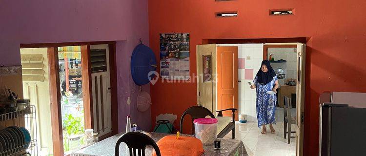 Rumah Asri dan Luas Dekar Jalan Raya Di Pare Kediri 1