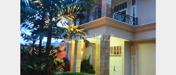 Large 800 square meter house for rent with swimming pool in Pondok Indah, South Jakarta 1