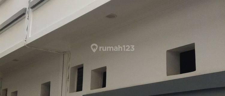 Rumah 2 Lantai SHM dekat ke pgc cililitan di kramat jati jakarta timur  1