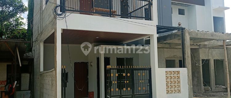 Affordable Luxury House by the Roadside in Batu Ampar, Kramat Jati, East Jakarta, Good House with Certificate in Kramat Jati 1