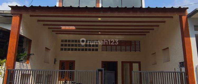 Rumah Siap Huni di pusat Kota Depok, Dekat Akses Gate Tol Kukusan Depok 1