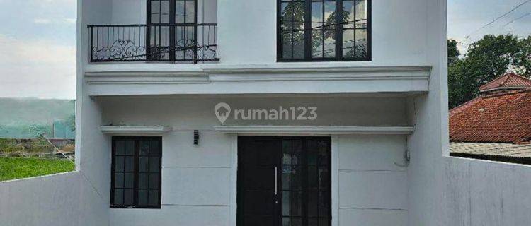 Rumah desain American Style 8 menit ke stasiun depok lama 1