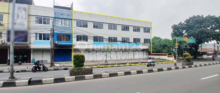 Rarely Available, 6-Unit Row House Ready to Use 1