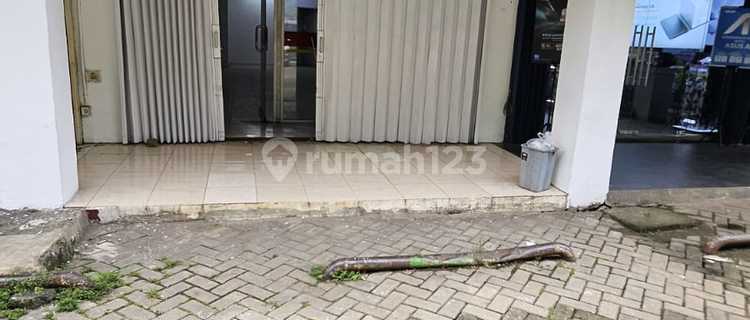 Semi-Detached Shophouse Needs Renovation, Strategic Location in Villa Melati Mas, South Tangerang 1