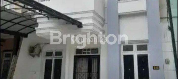 Villa mewah di Cemara Hijau 1
