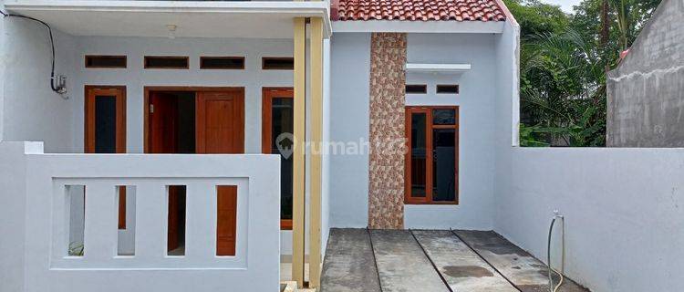 Jual Rumah Modern Dekat Stasiun Dan Jalan Utama 1