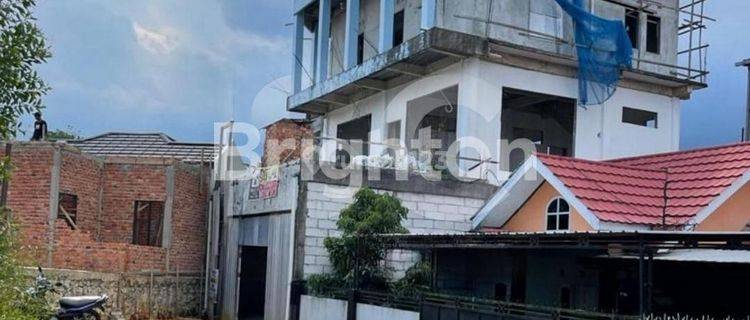 CEPAT RUMAH 3 LANTAI TENGAH KOTA 1