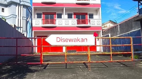 LARGE SHOPHOUSE IN THE CITY CENTER. SUITABLE FOR OFFICES. 1