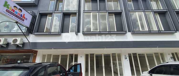 Attached shophouse at Grandcity. 1