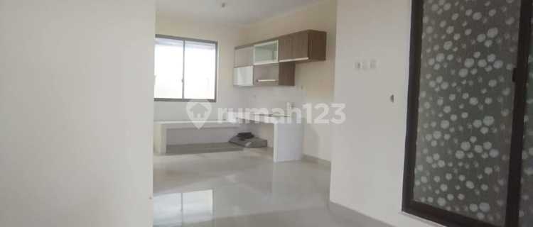 Neat and Ready-to-Live House in Casa Jardin Residence Cluster, West Jakarta 1