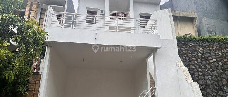 Disewakan Rumah Mewah Asri Hook, 5kt, Semi Furnished, Cibubur, Jakarta Timur 1